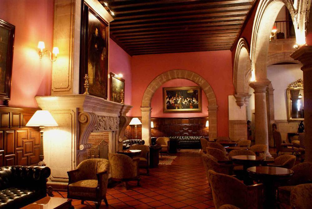 Hotel Virrey De Mendoza 5*