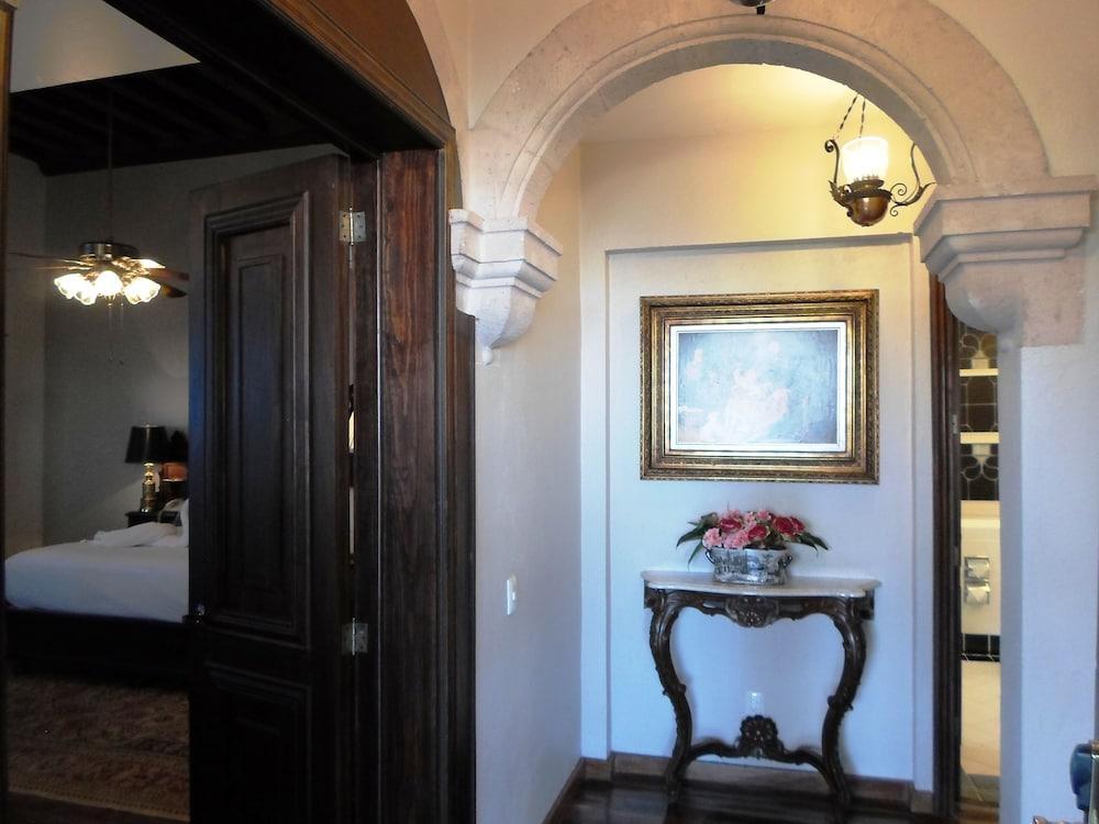 Hotel Virrey De Mendoza 5*