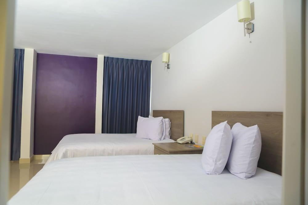 Grand Centurion Hotel