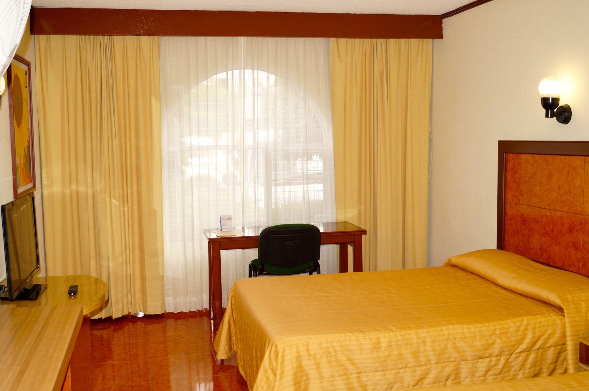 Hotel&suites Del Sol Morelia