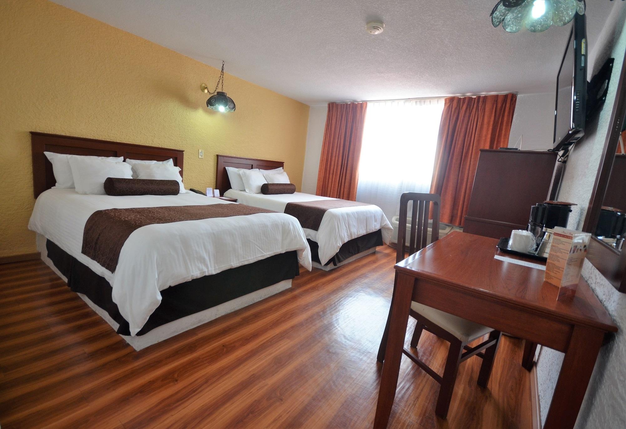 Hotel Howard Johnson By Wyndham Calle Real 3*