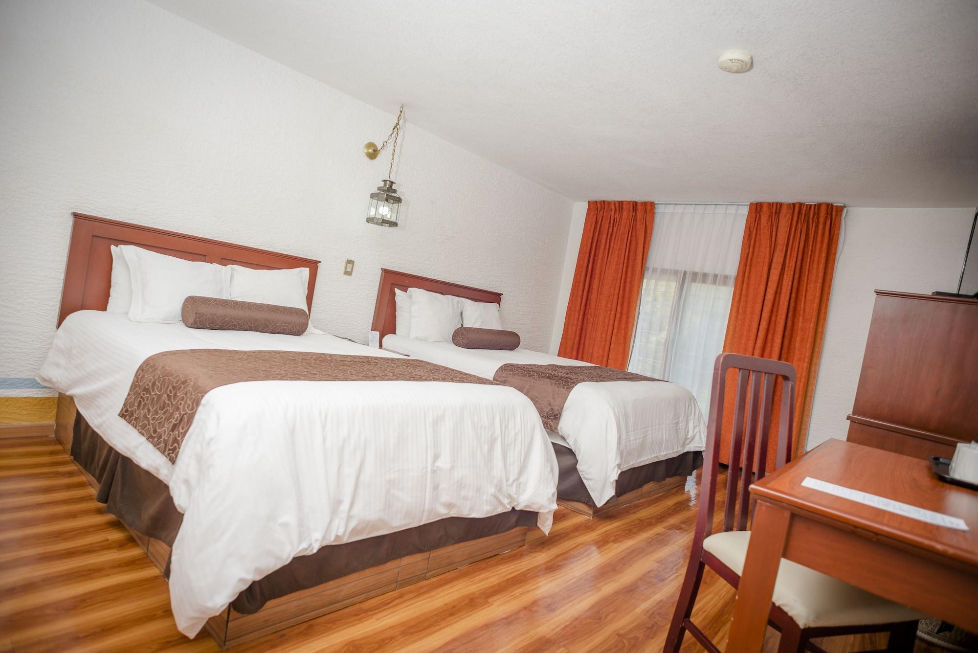 Hotel Howard Johnson By Wyndham Calle Real 3*