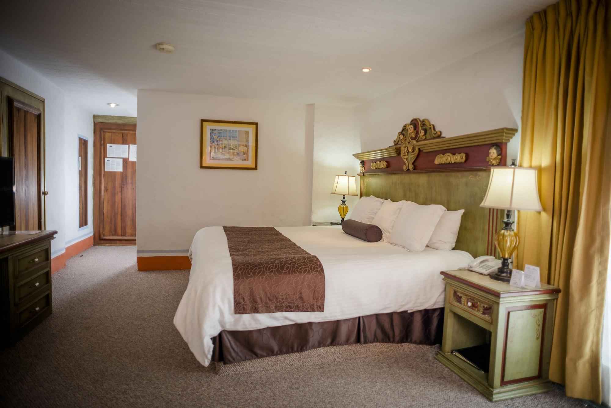 Hotel Howard Johnson By Wyndham Calle Real 3*
