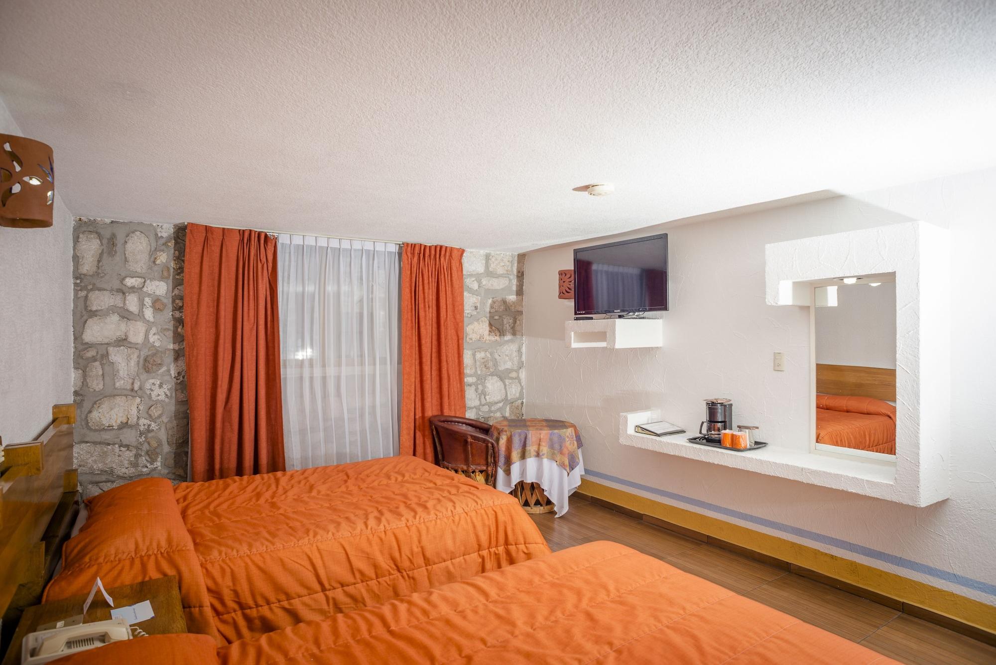 Hotel Howard Johnson By Wyndham Calle Real 3*