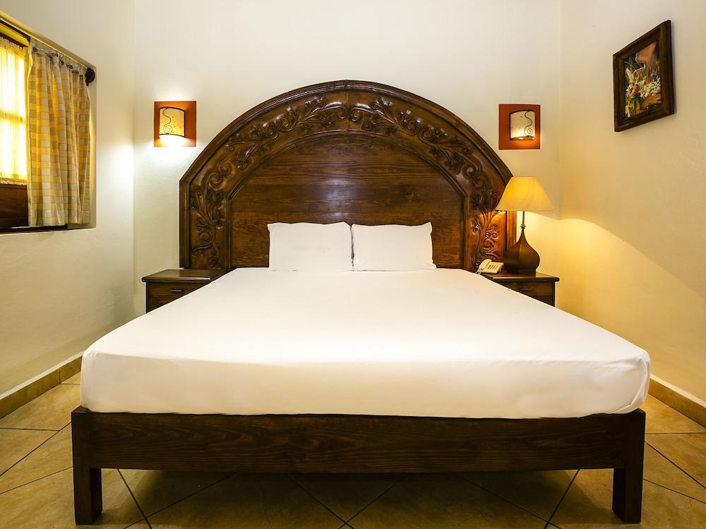 Casa Del Virrey&suites Hotel