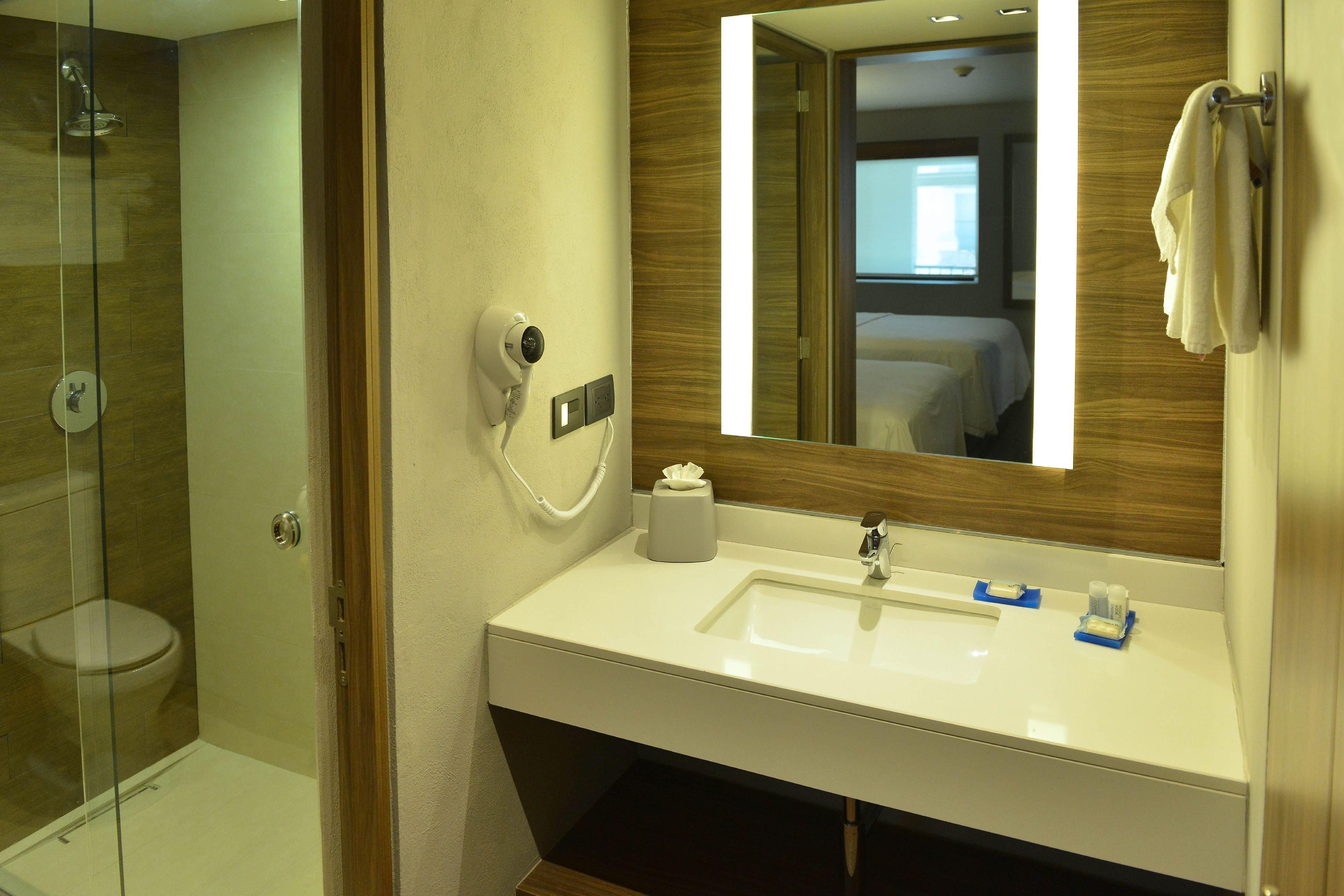 Express By Ihg Hotel 2*