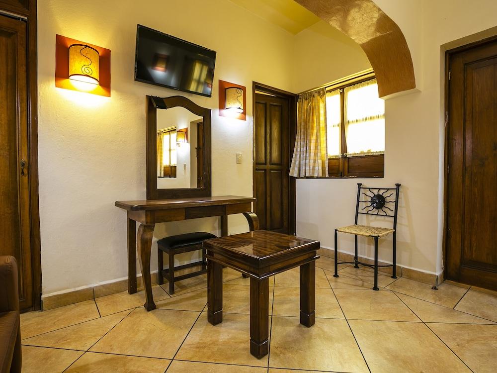 Hotel Casa Del Virrey&suites