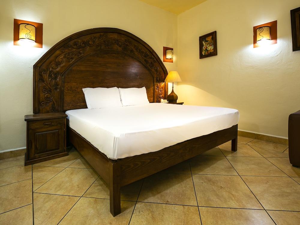 Hotel Casa Del Virrey&suites