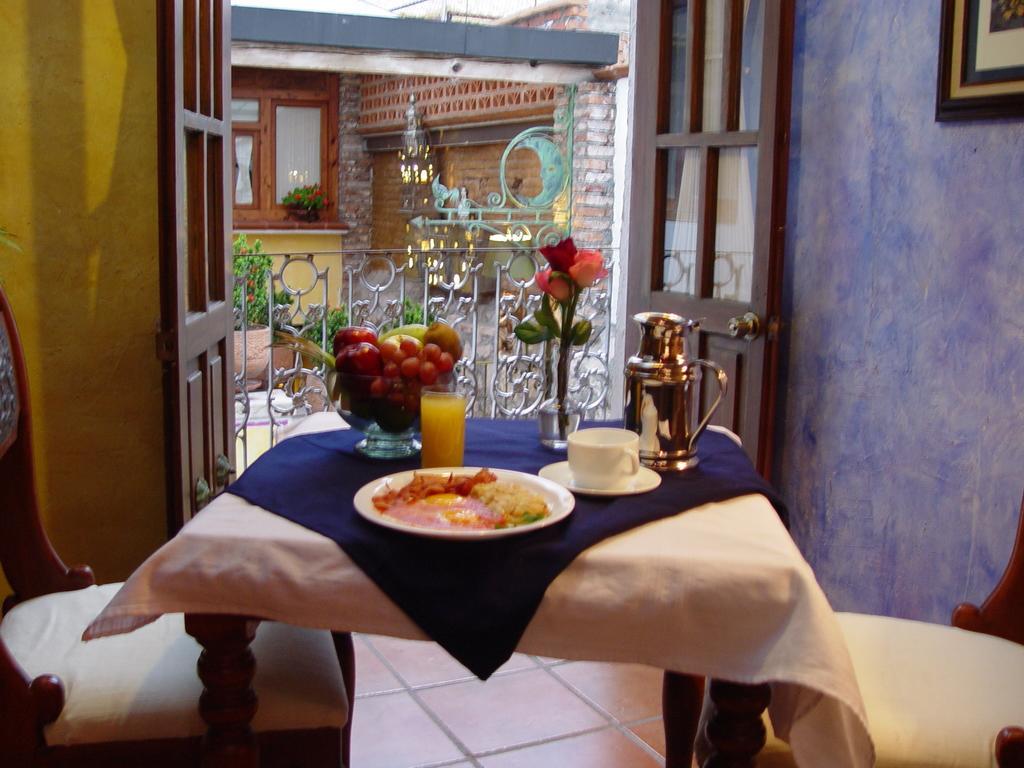 La Casa De Las Rosas 3*