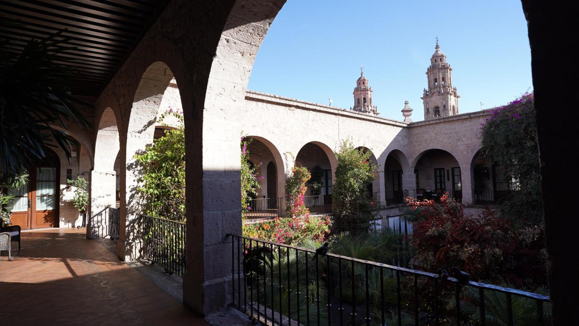 De La Soledad Hotel