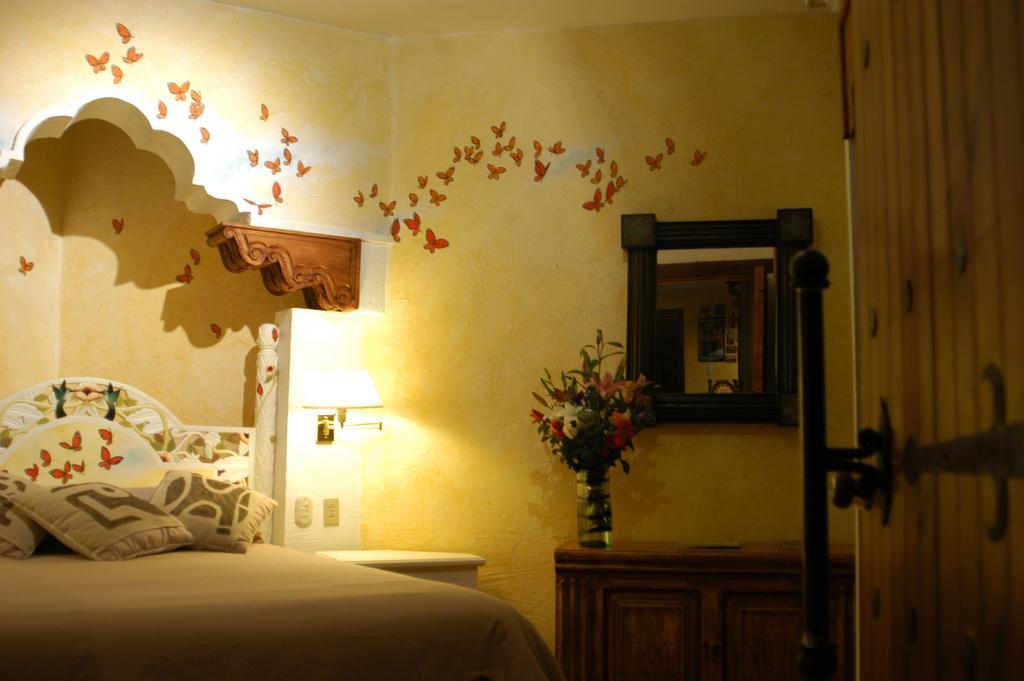 Hotel La Casa De Las Rosas 3*