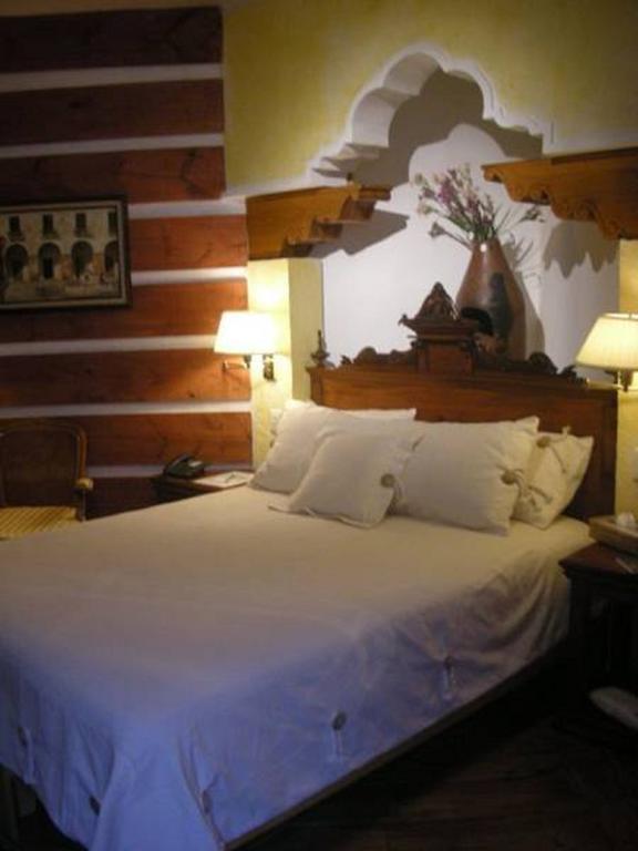 Hotel La Casa De Las Rosas 3*