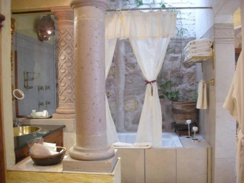La Casa De Las Rosas Hotel Morelia