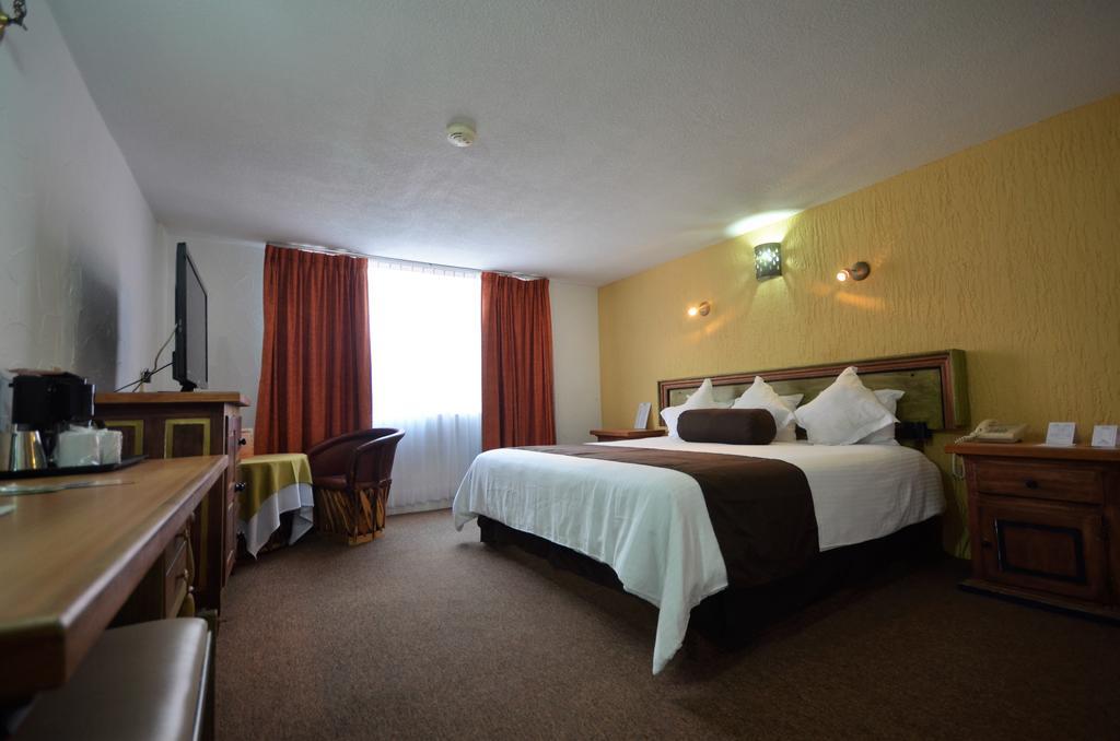 Hotel Howard Johnson By Wyndham Calle Real