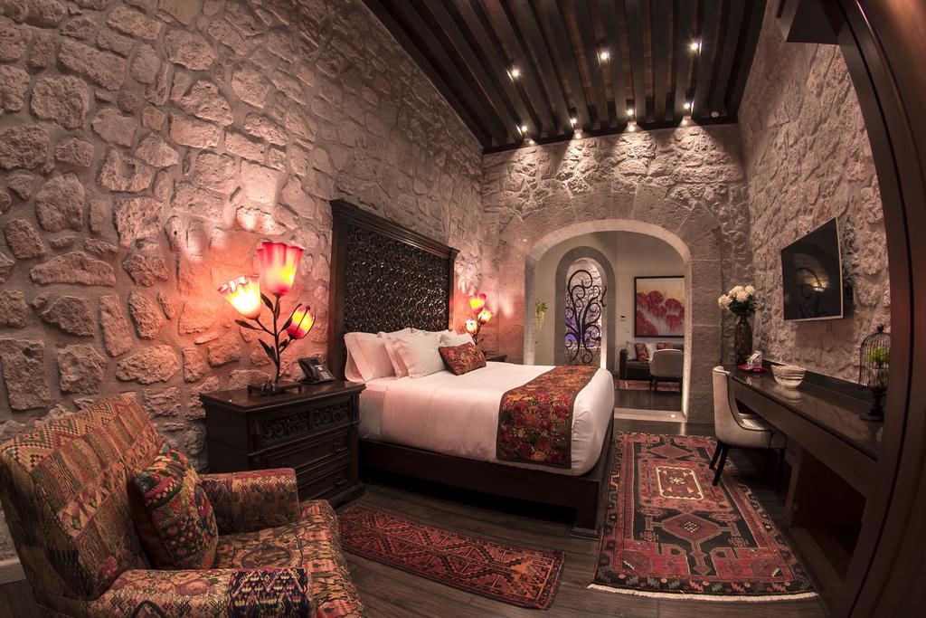 De La Soledad Hotel
