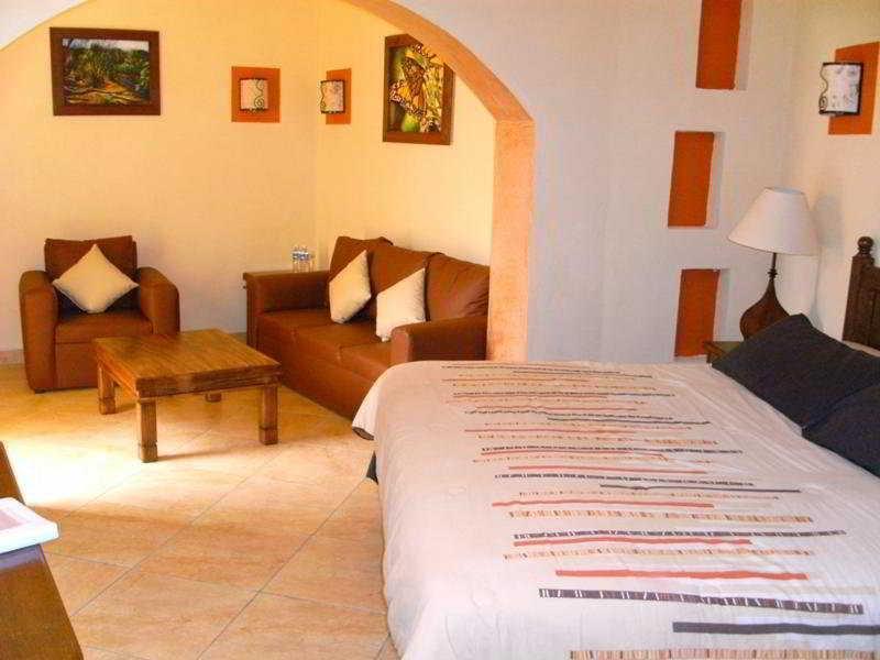 Casa Del Virrey&suites Hotel