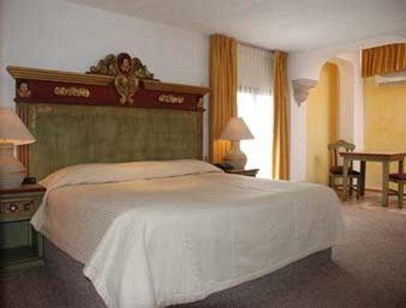 Howard Johnson By Wyndham Calle Real Hotel