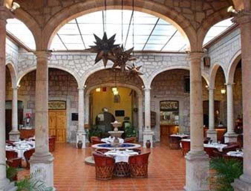 Hotel Howard Johnson By Wyndham Calle Real 3*