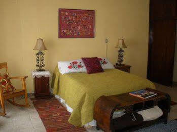 Bed & Breakfast Casona Rosa B&b, Morelia