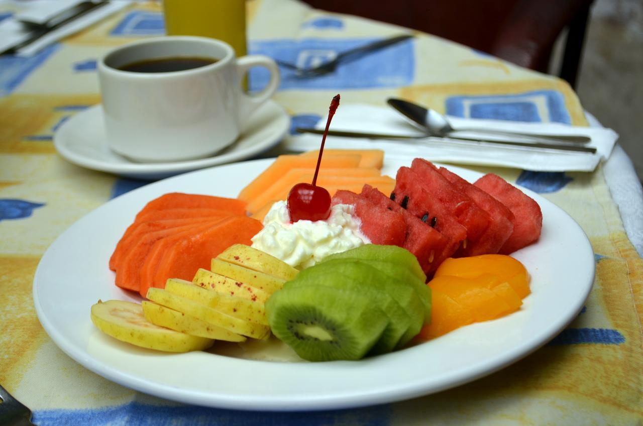 Howard Johnson By Wyndham Calle Real Hotel 3*