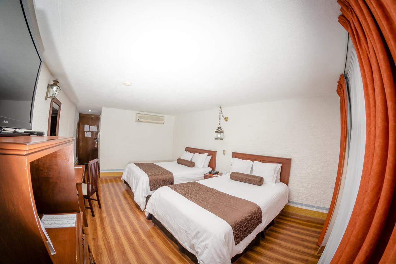 Hotel Howard Johnson By Wyndham Calle Real 3*