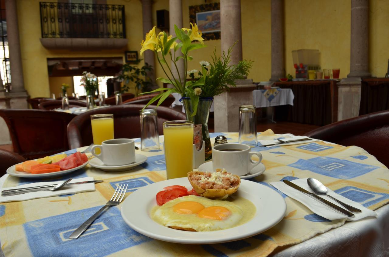Hotel Howard Johnson By Wyndham Calle Real 3*