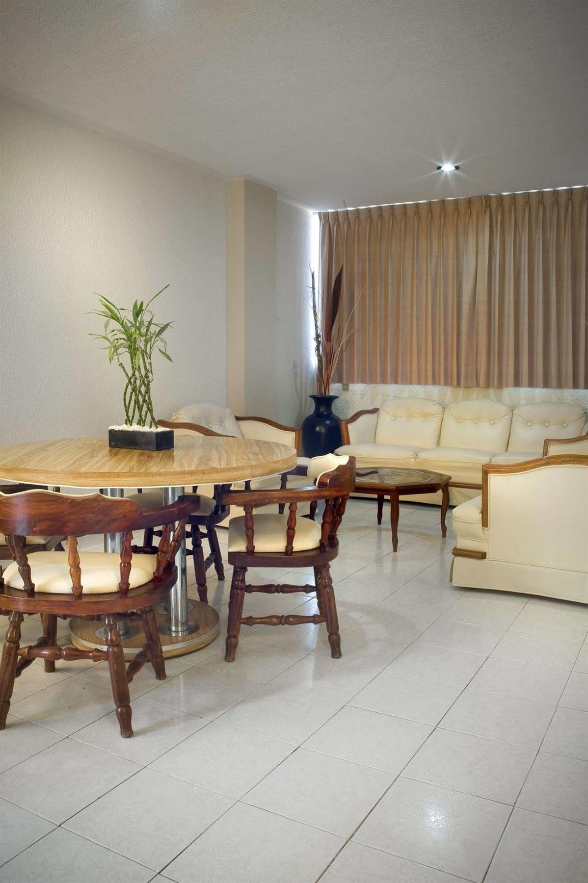 Hotel Estanza Hotel&suites