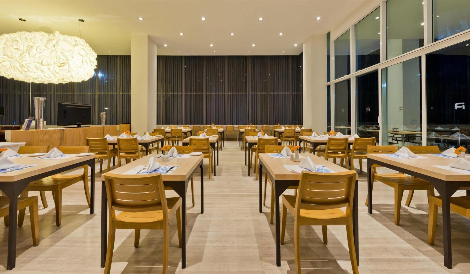 Hotel Fiesta Altozano 4*