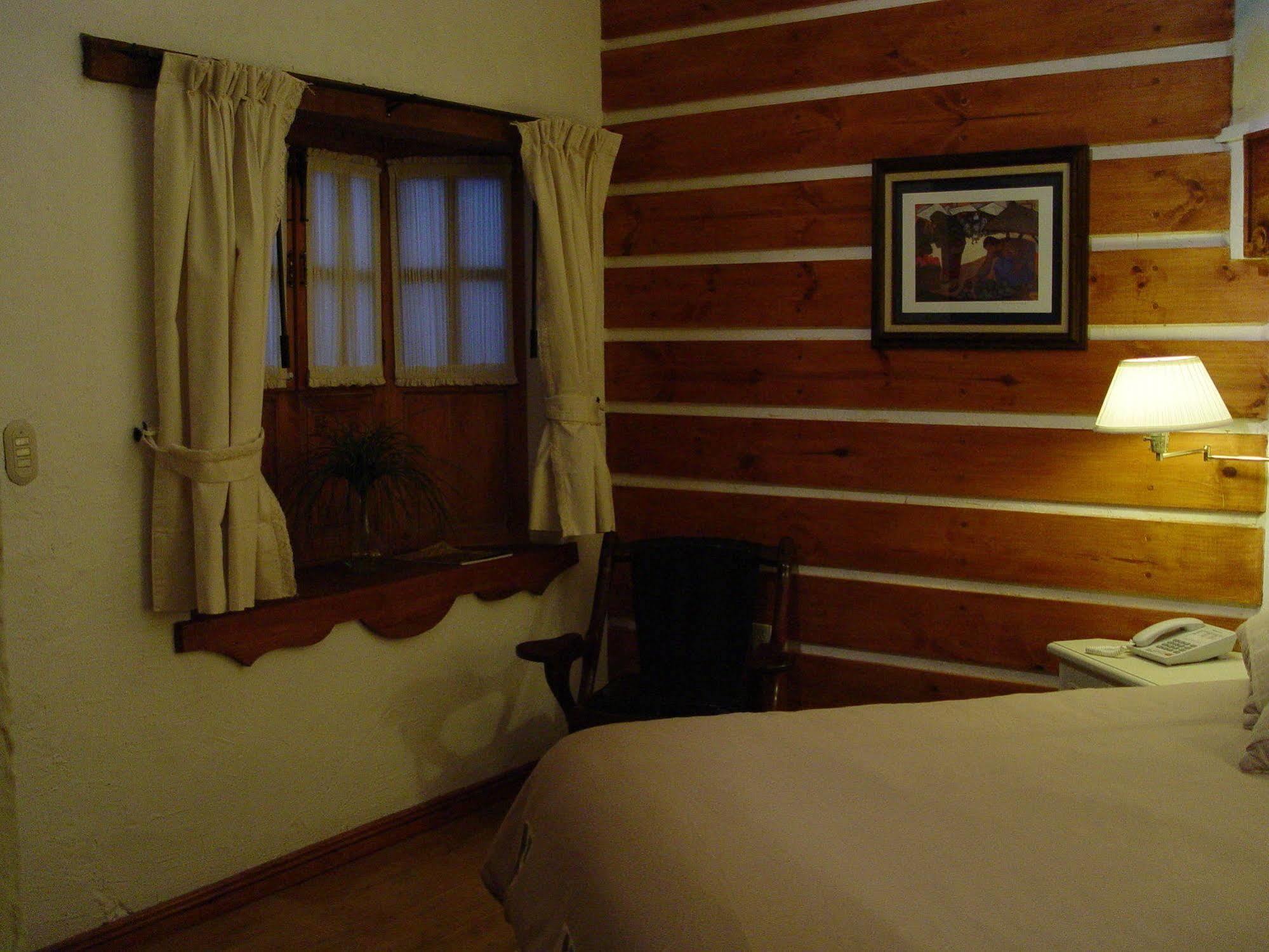 La Casa De Las Rosas 3*