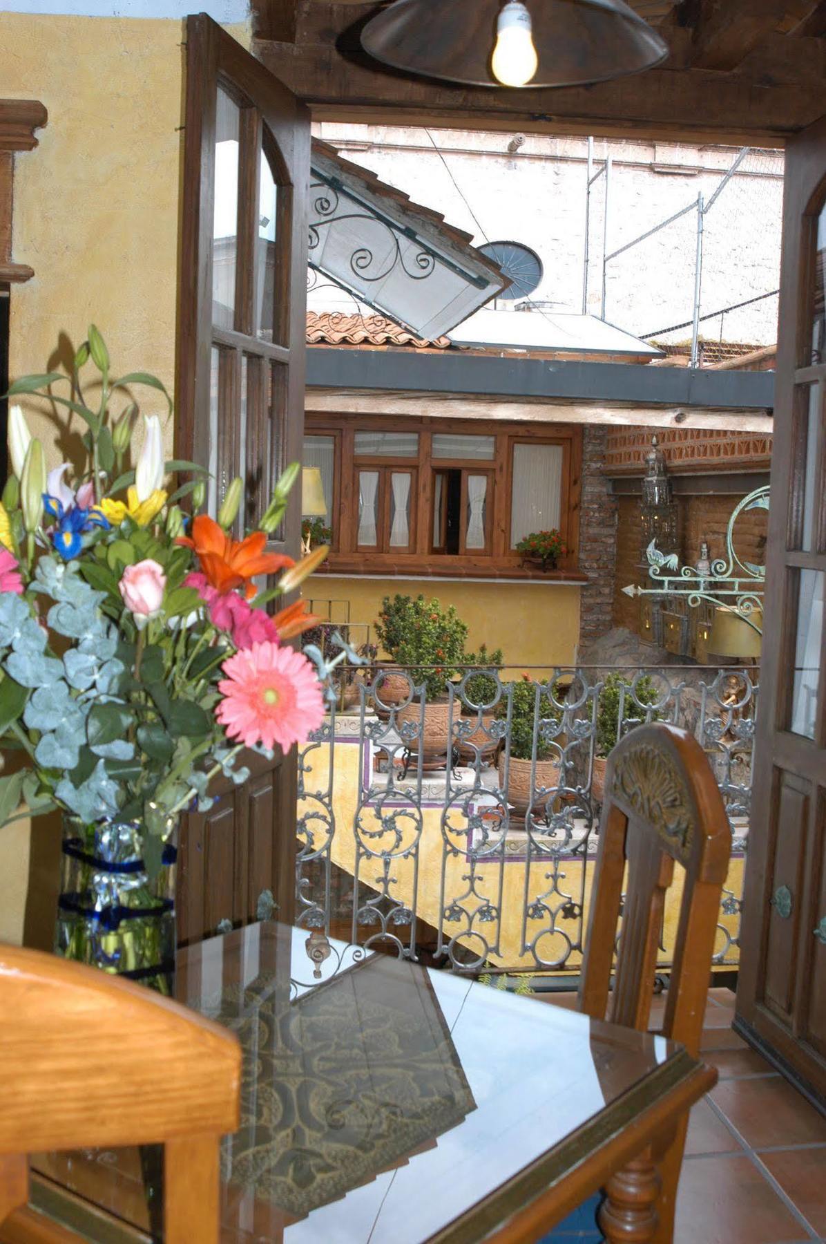 La Casa De Las Rosas