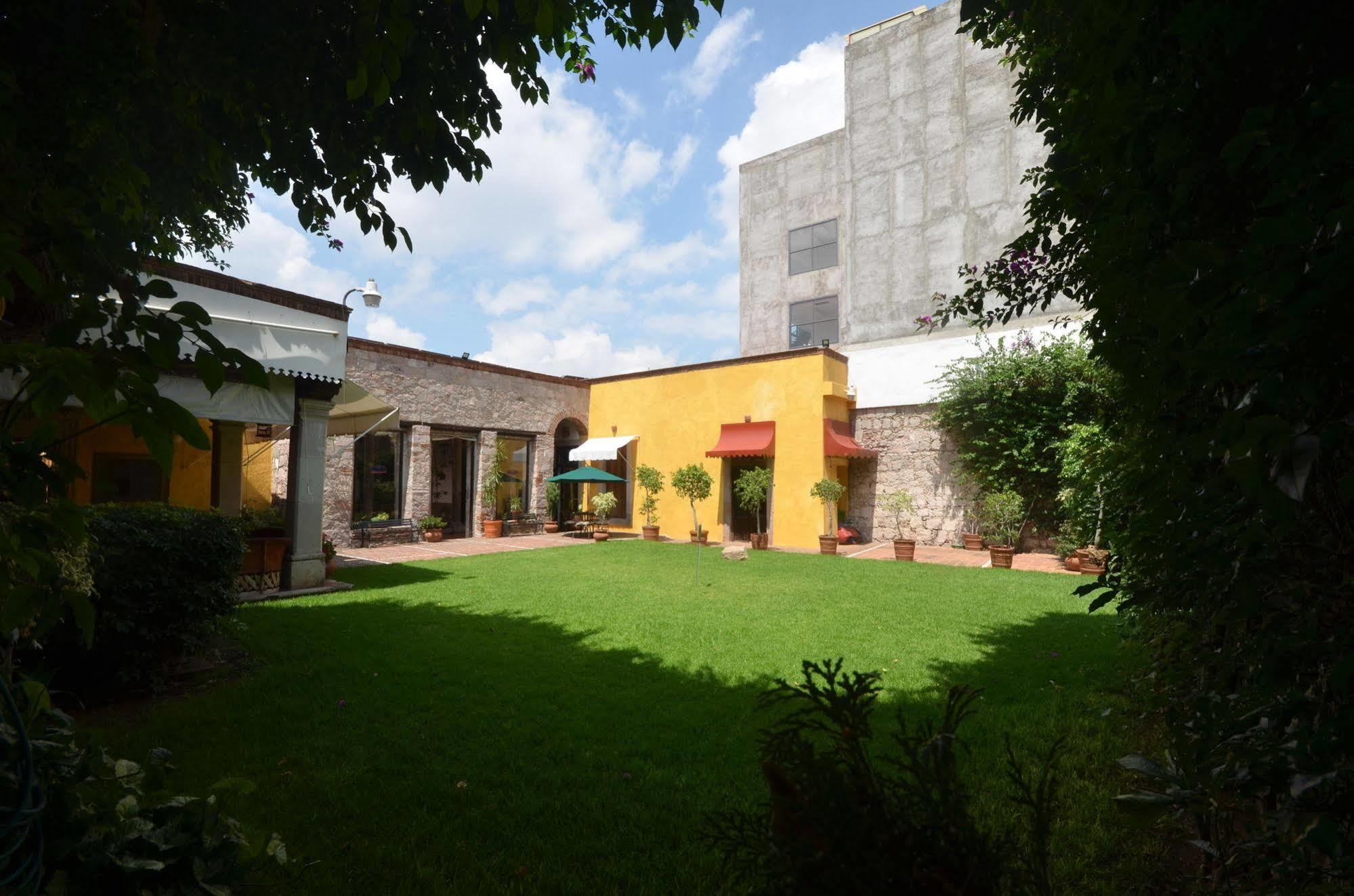 Howard Johnson By Wyndham Calle Real 3* Morelia