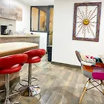 Cozy Boho Apartment Downtown Few Blocks From The Cathedral