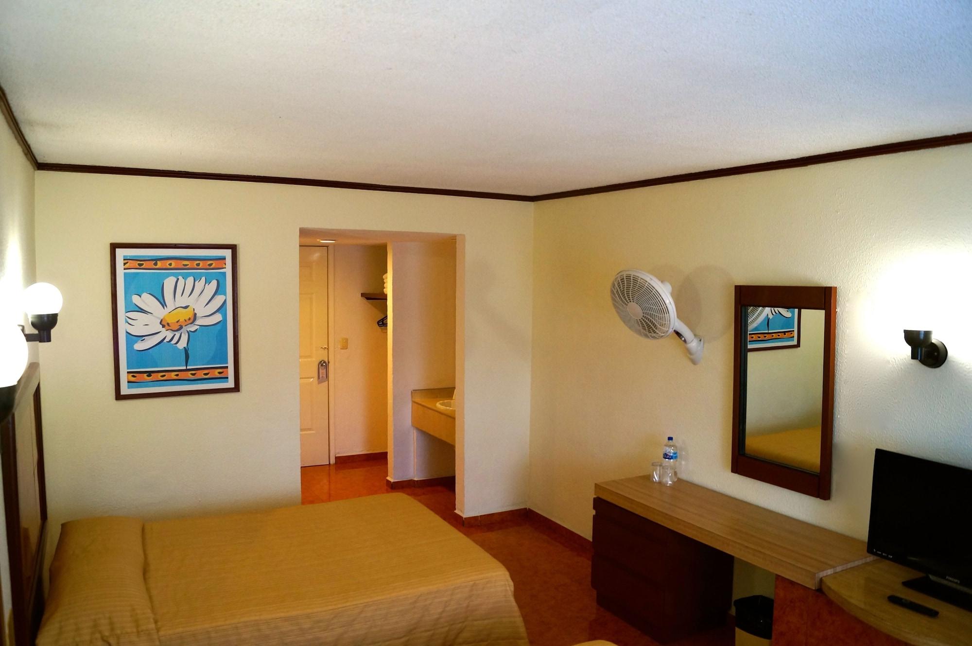 Hotel & Del Sol Morelia