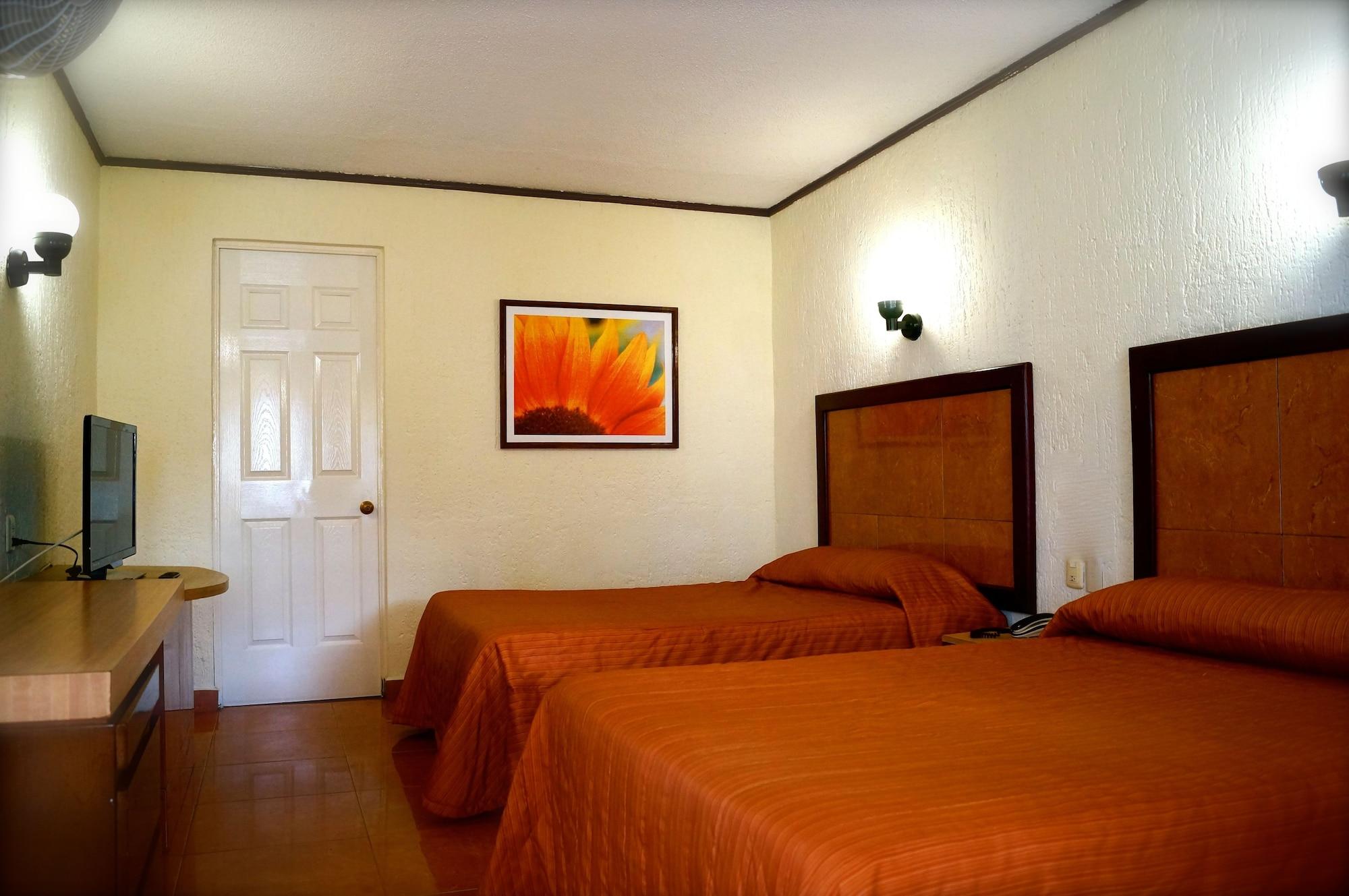 Hotel & Del Sol Morelia