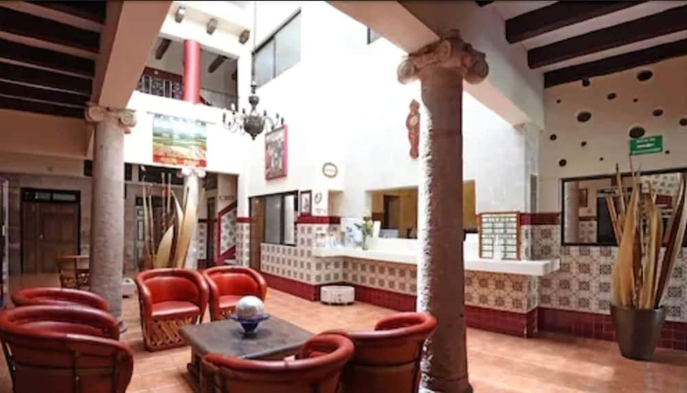 El Carmen, Hotel 3*