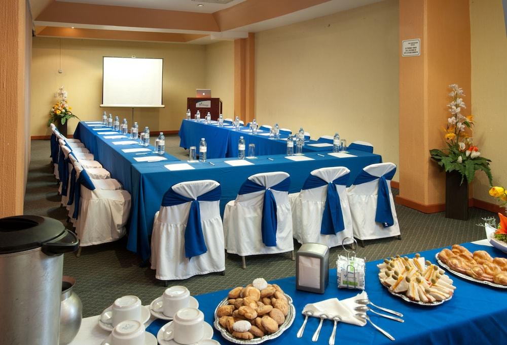 Vista Express By Arriva Hospitality Group Hotel Morelia