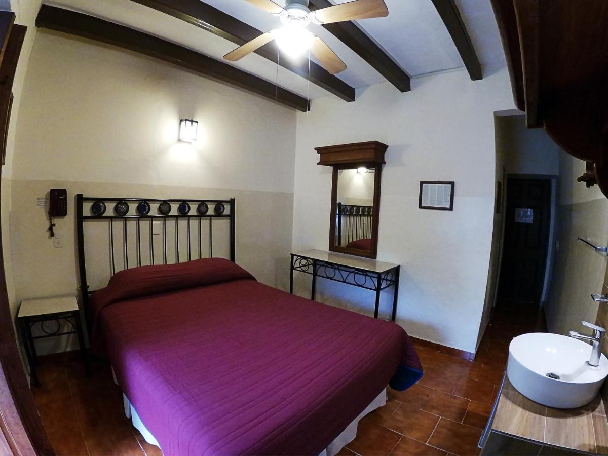 El Carmen, Hotel