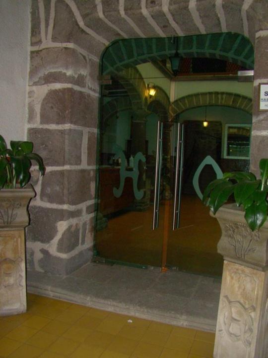 Colonial Hotel