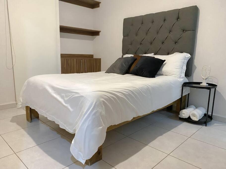 Modern Gated Townhouse 5 Min From Plaza Altozano *