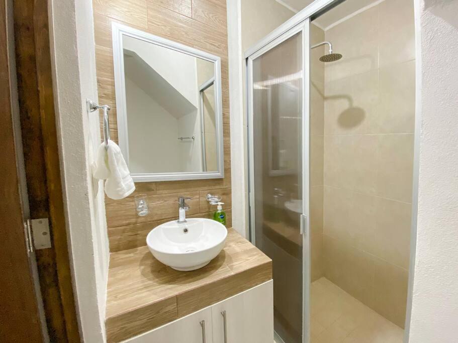 Modern Gated Townhouse 5 Min From Plaza Altozano