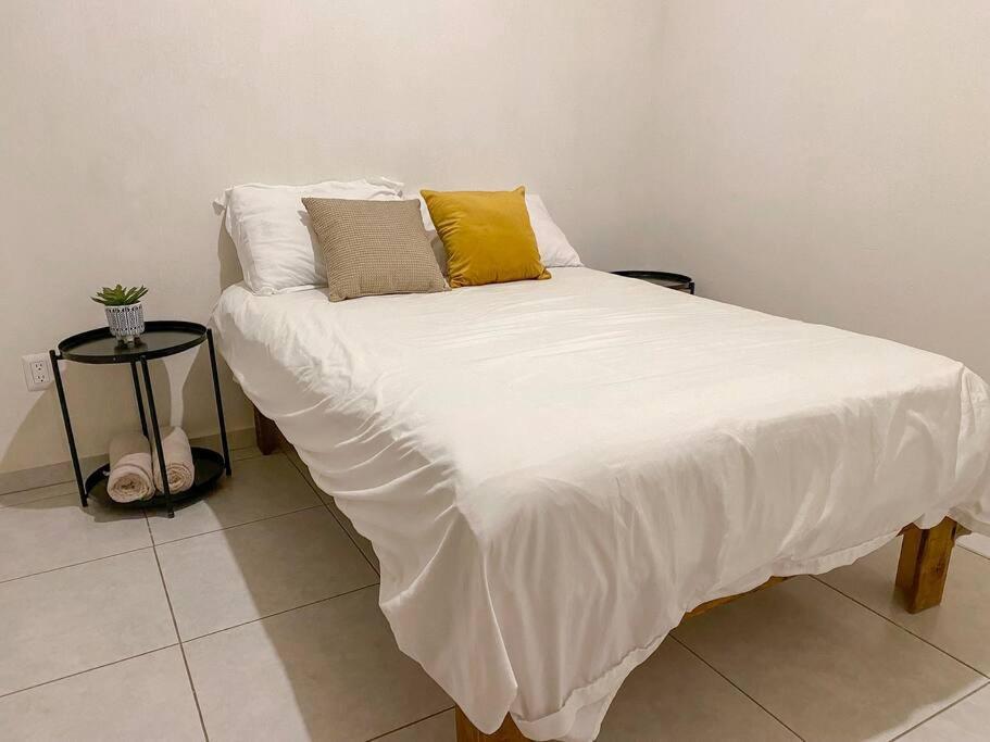 Modern Gated Townhouse 5 Min From Plaza Altozano *