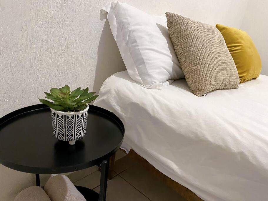 Modern Gated Townhouse 5 Min From Plaza Altozano * Morelia
