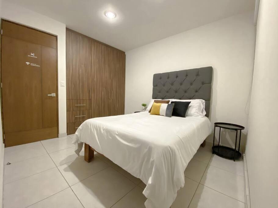 Modern Gated Townhouse 5 Min From Plaza Altozano