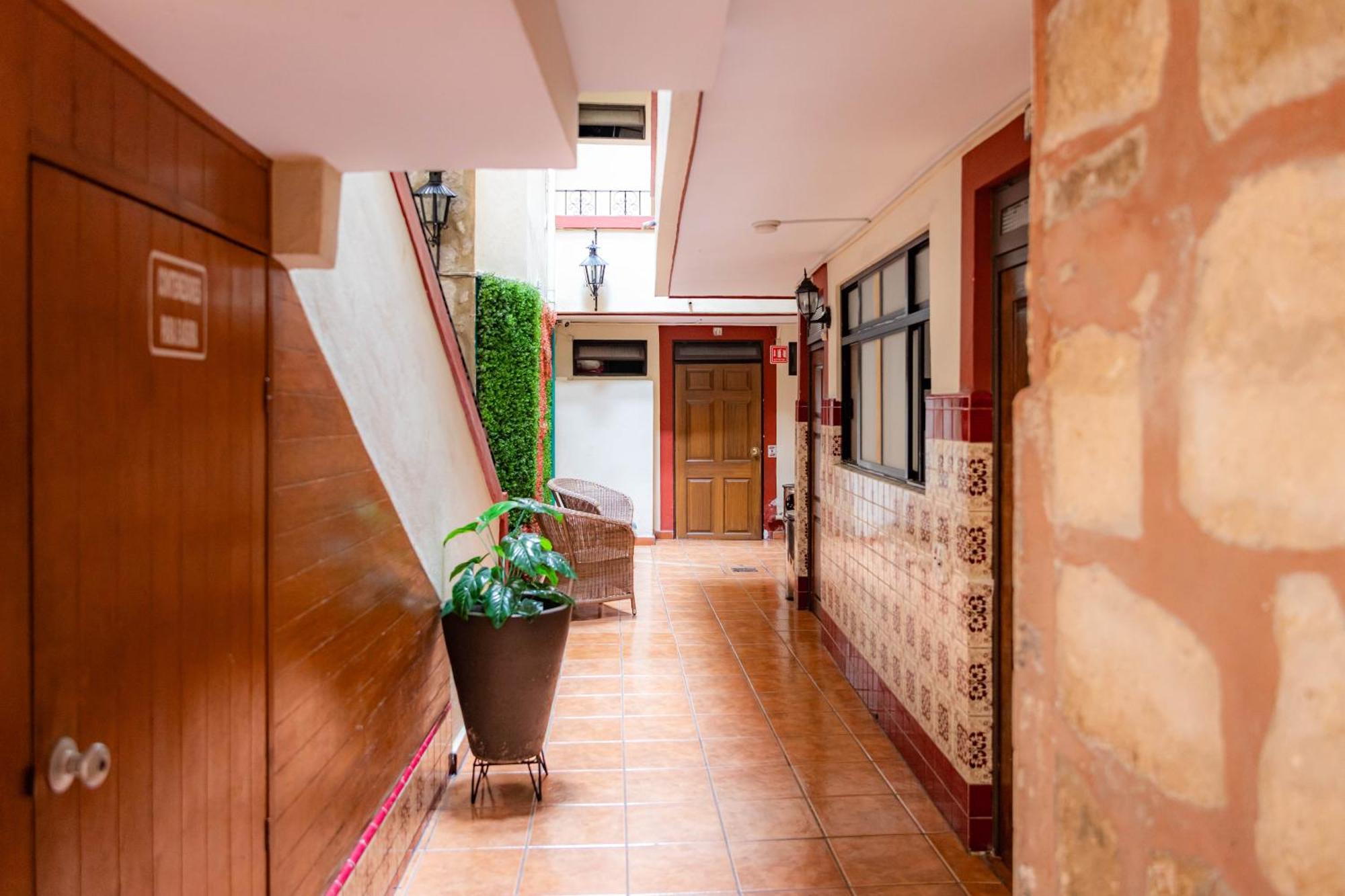 El Carmen, Hotel