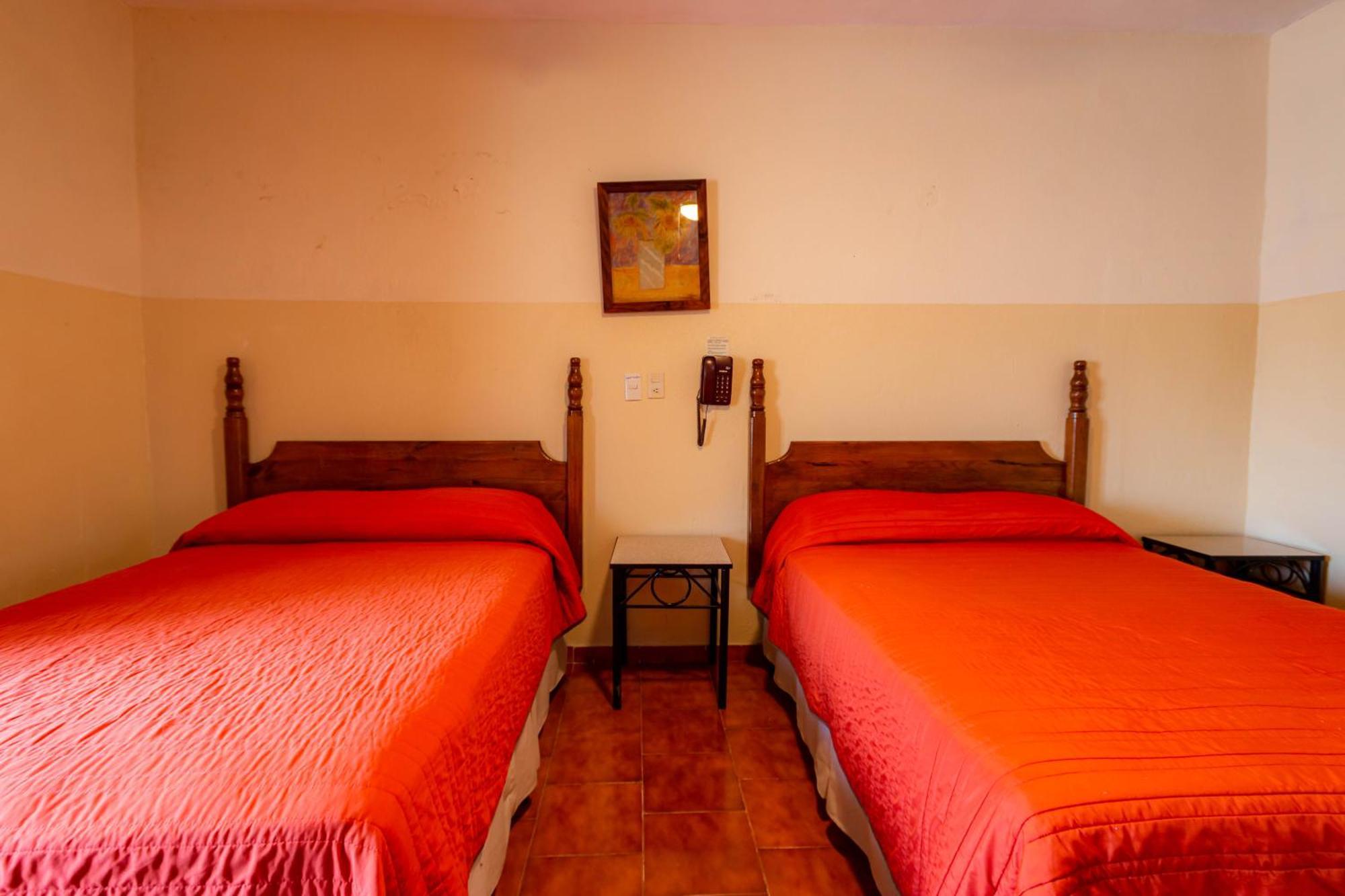 El Carmen, Hotel