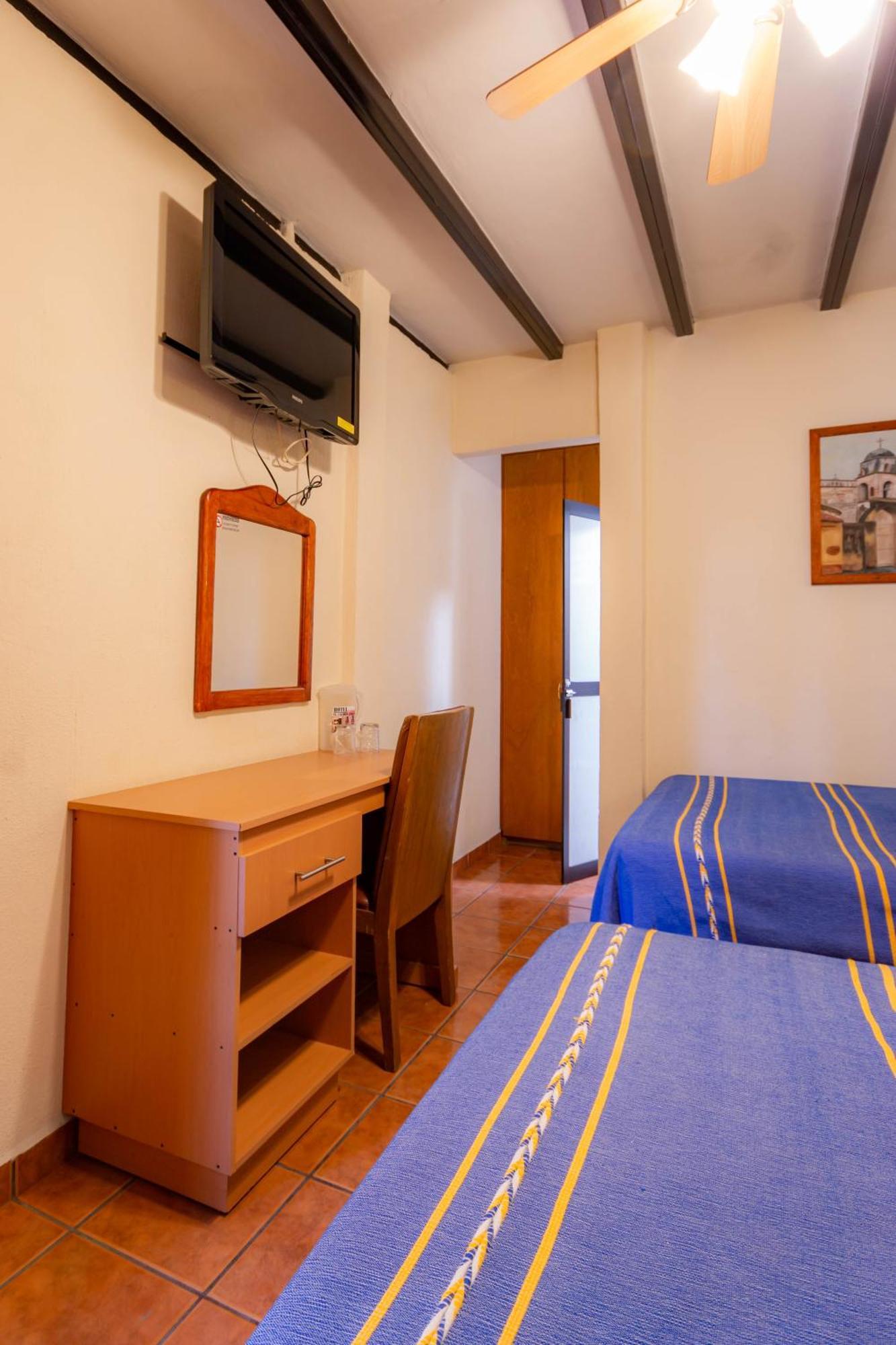 El Carmen, Hotel