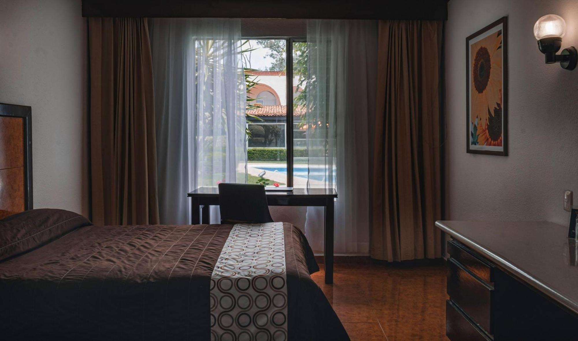 Hotel & Del Sol 4*