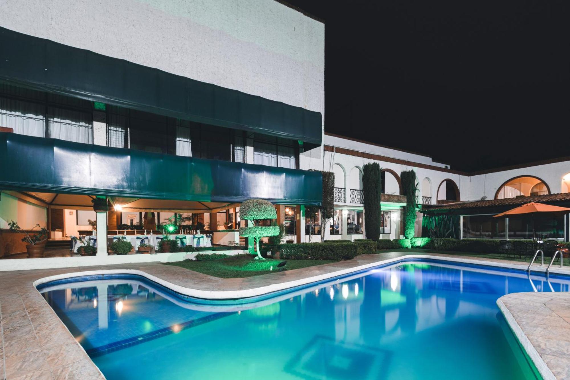 Hotel & Del Sol