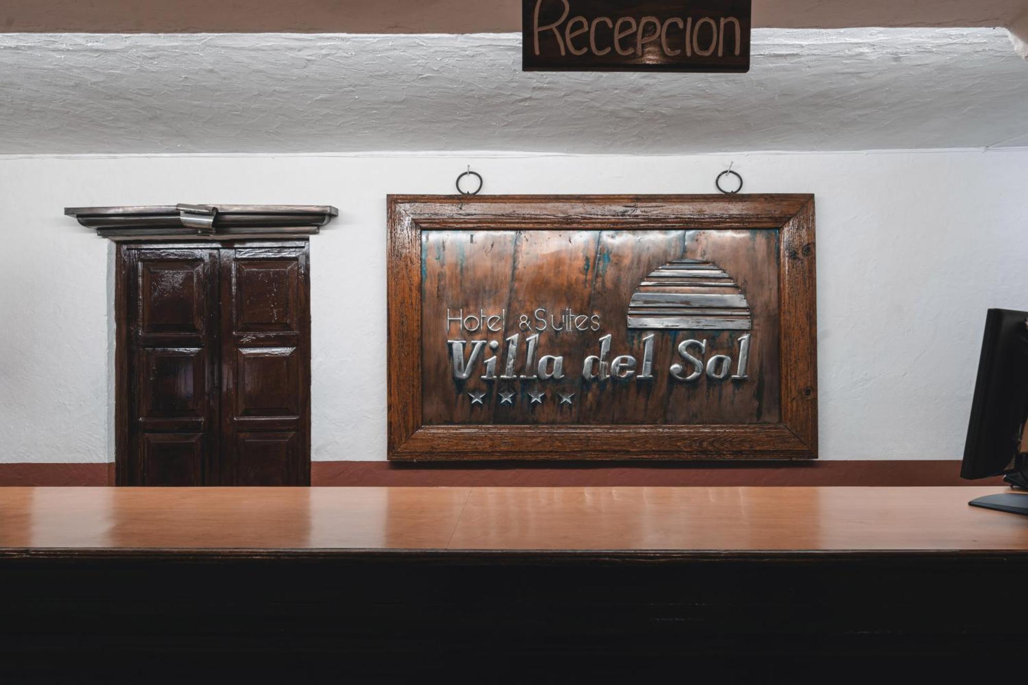 Hotel & Del Sol