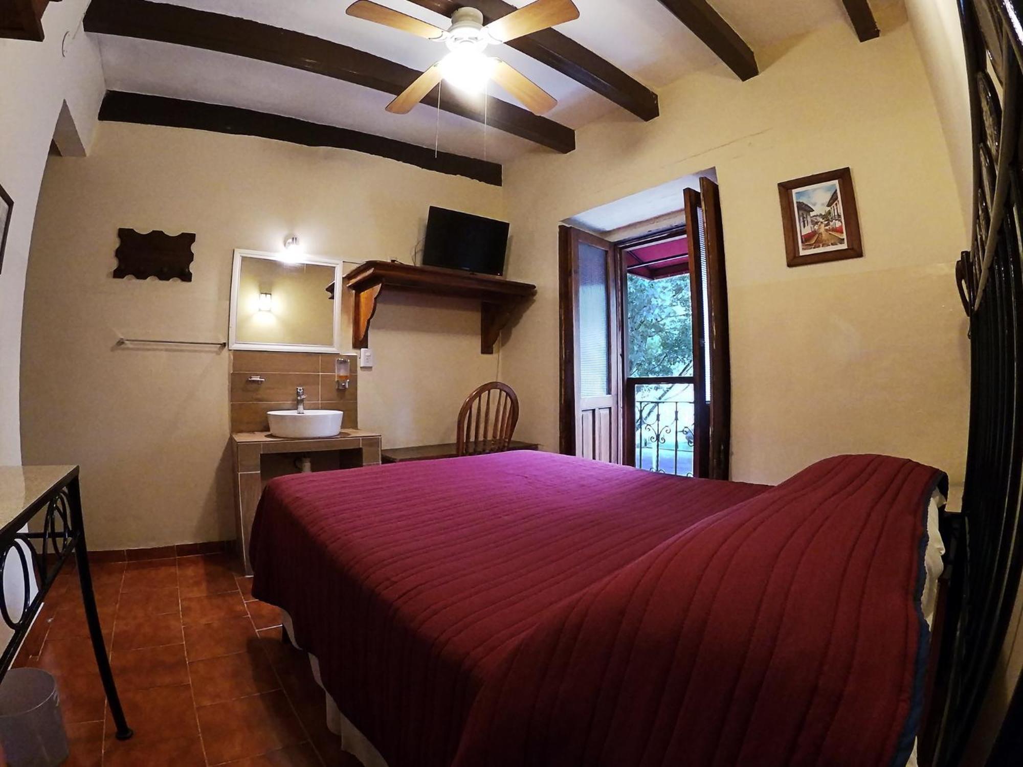 El Carmen, Hotel 3*